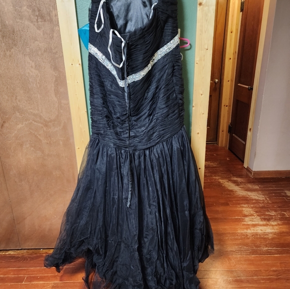 Prom dress - Picture 2 of 2